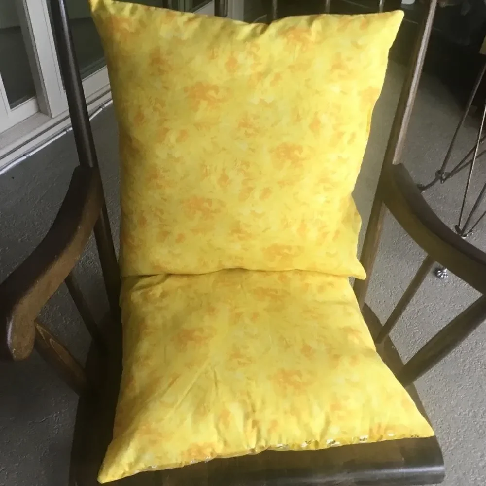 CLOSEOUT SALE. $20. NWT Hand Crafted, Quilted Yellow, Black Busy Bee Set 2